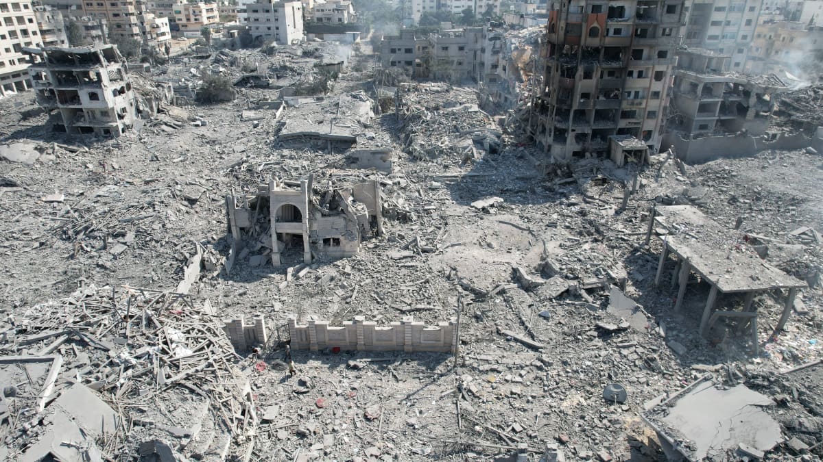 Ilmakuva tuhoutuneesta alueesta Gaza Cityssä.