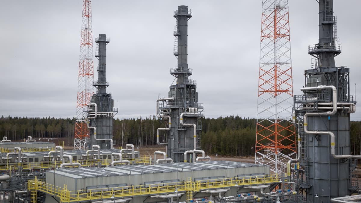 Gazpromin kaasukompressiaseman laitteita Viipurin Portovayassa