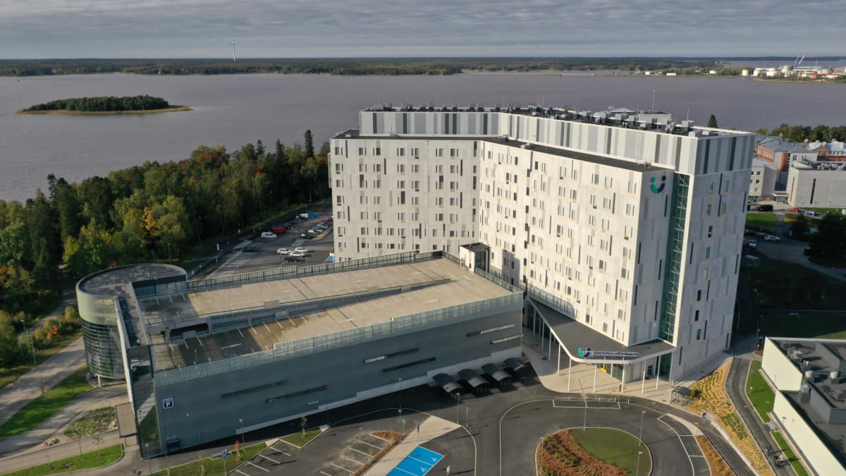 Ilmakuva Vaasan keskussairaalan H-talosta.