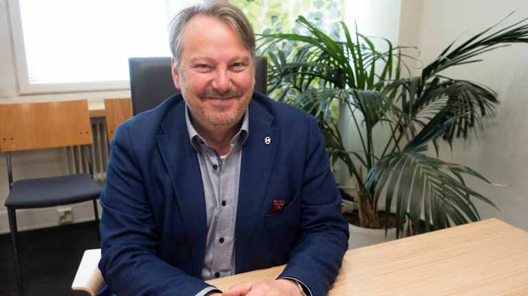 Mats Nylund från SLC i blå kavaj