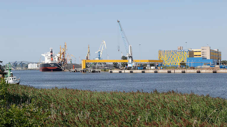 Ventspilsin vapaasatamassa Latviassa.