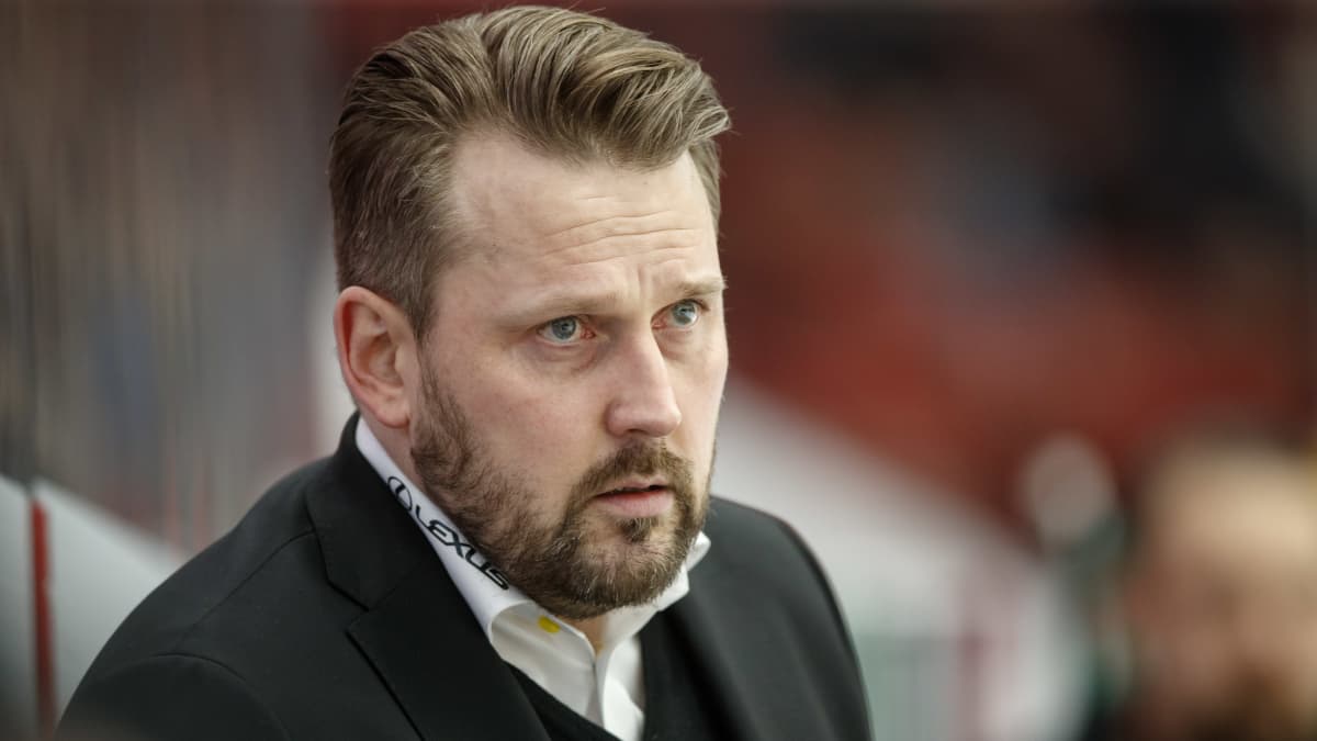 Antti Pennanen Ilveksen valmentajana.