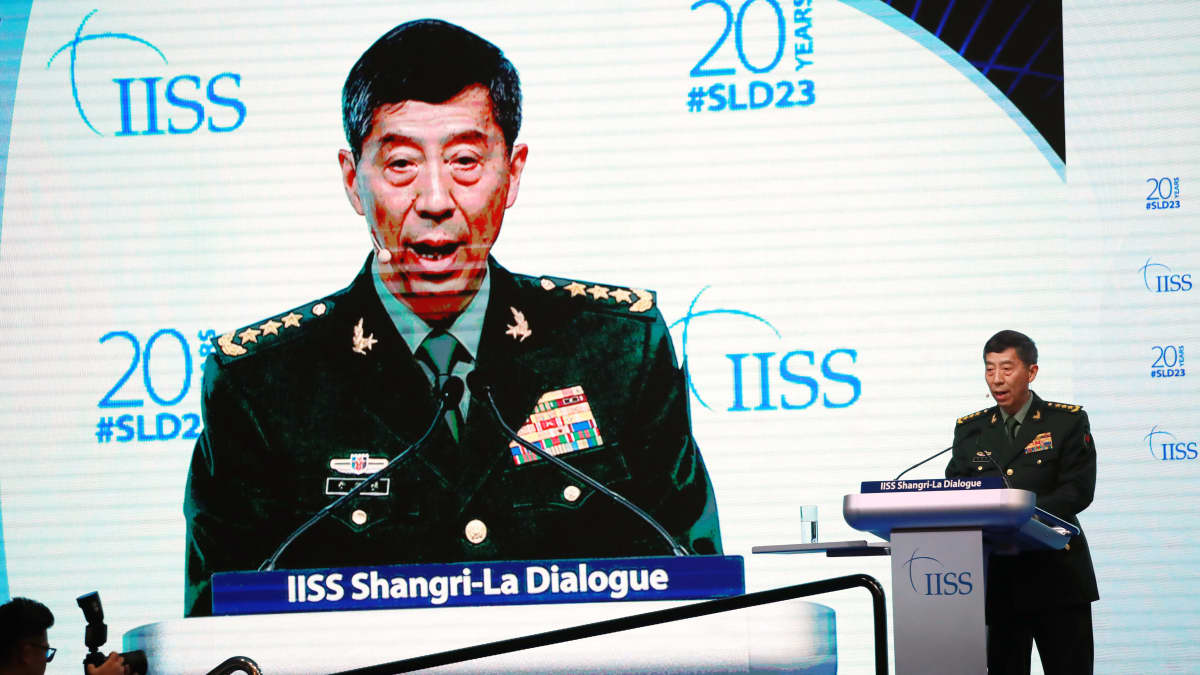 Kiinan puolustusministeri Li Shangfu piti puhetta kesäkuun alussa 2023 Shangri-la hotellissa Singaporessa.  