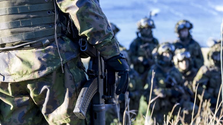 Suomalaisia sotilaita Nato Trident Juncture 18 -sotaharjoituksessa Trondheimin Bynesetissä, Norjassa.