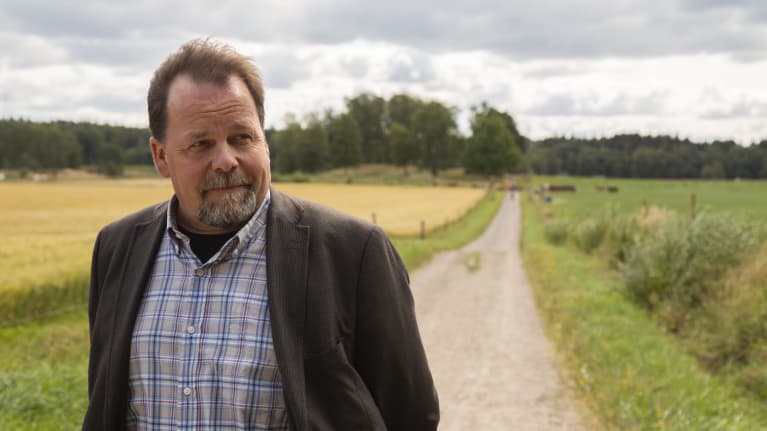 kuvassa Petri Ahlroth Syken biodiversiteettikeskuksen johtaja