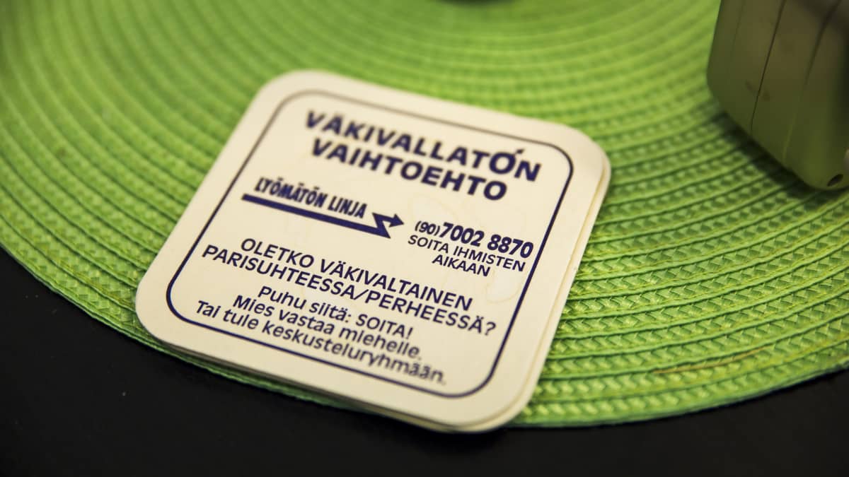 Lyömättömän linjan puhelinnumero juomlasin alustassa