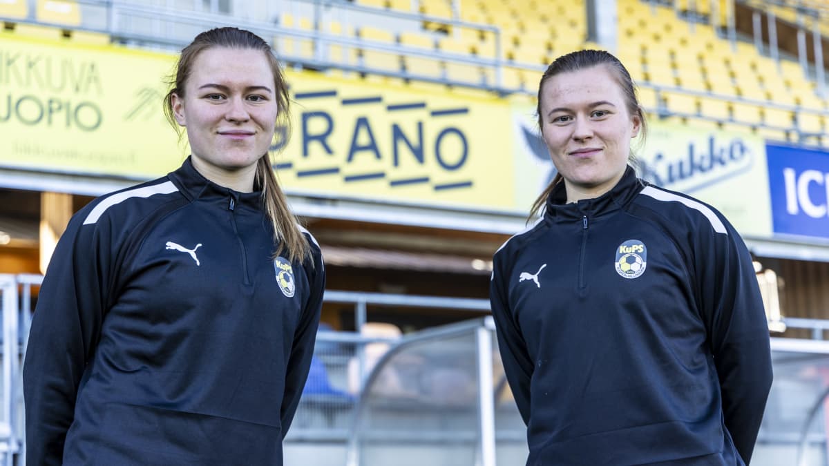 Emmi ja Oona Siren pelaavat kumpikin KuPSin naisten edustusjoukkueessa.