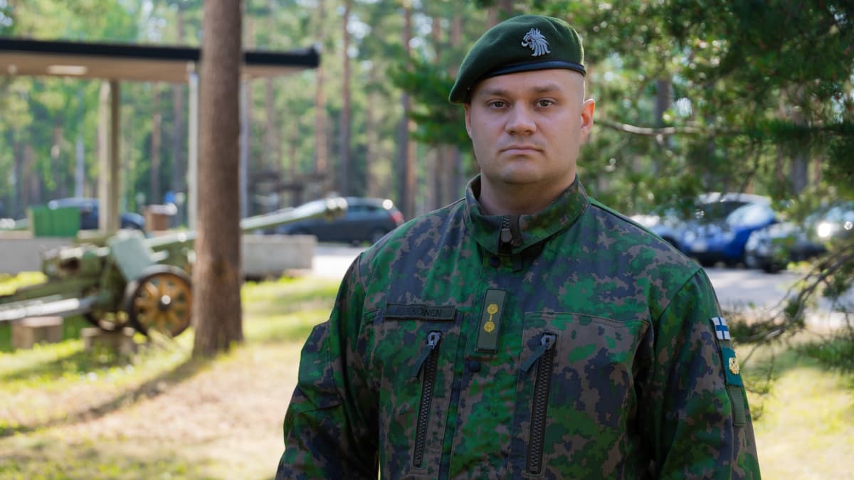 Karjalan prikaatin Kymen jääkäripataljoonan 2. panssarijääkärikomppanian varapäällikkö yliluutnantti Joona Kekkonen.
