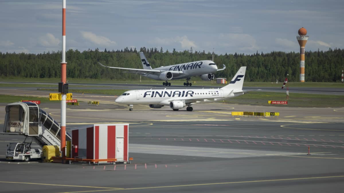 Finnairin lentokoneita Helsinki Vantaalla.