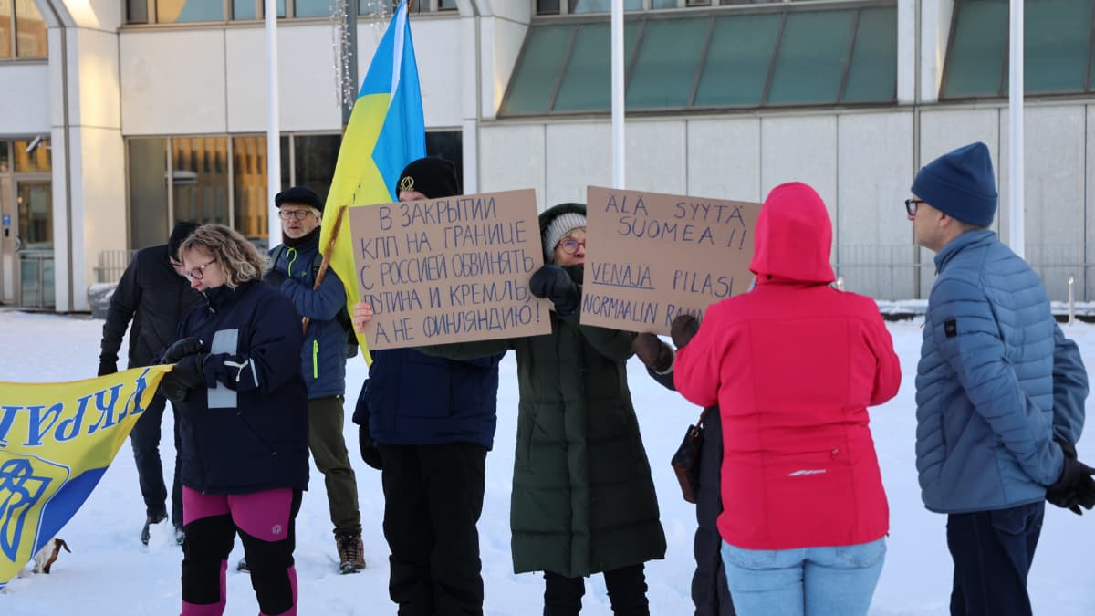 Ukraanalaisia mielenosoittajia.