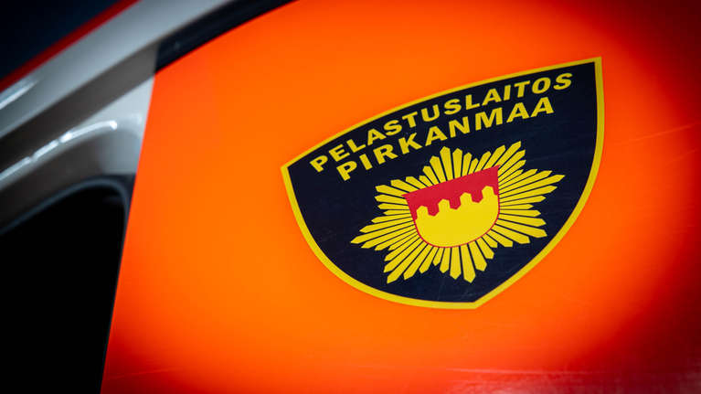 kuorma-auton-nostaminen-sulkee-ajokaistan-yl-j-rvell-pelastuslaitos