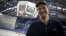 Aku Kallonen, Kiekko-Espoon toimitusjohtaja kuvassa ennen viidettä Mestis-finaalia Kiekko-Espoon ja Imatran Ketterän välillä 26.4.2023.