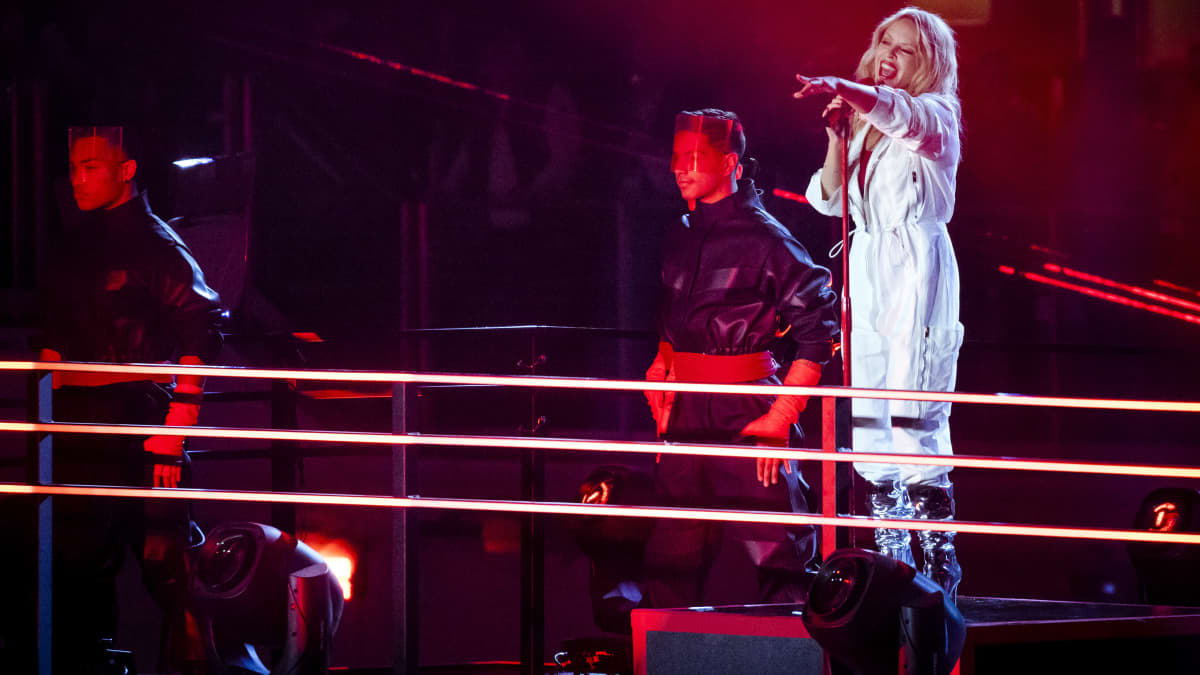 Kylie Minogue esiintyi F1-seremoniassa keskiviikkona ennen Vegasin F1-viikonloppua.