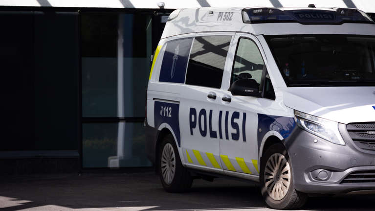 poliisi-valvoo-nyt-juopottelua-tampereella-ja-jyv-skyl-ss