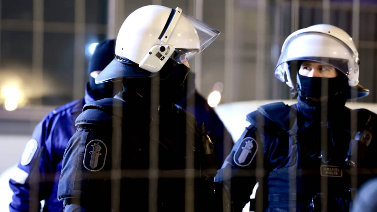 Kuvassa näkyy Vaalimaan raja-aseman poliisivahvistusta. 