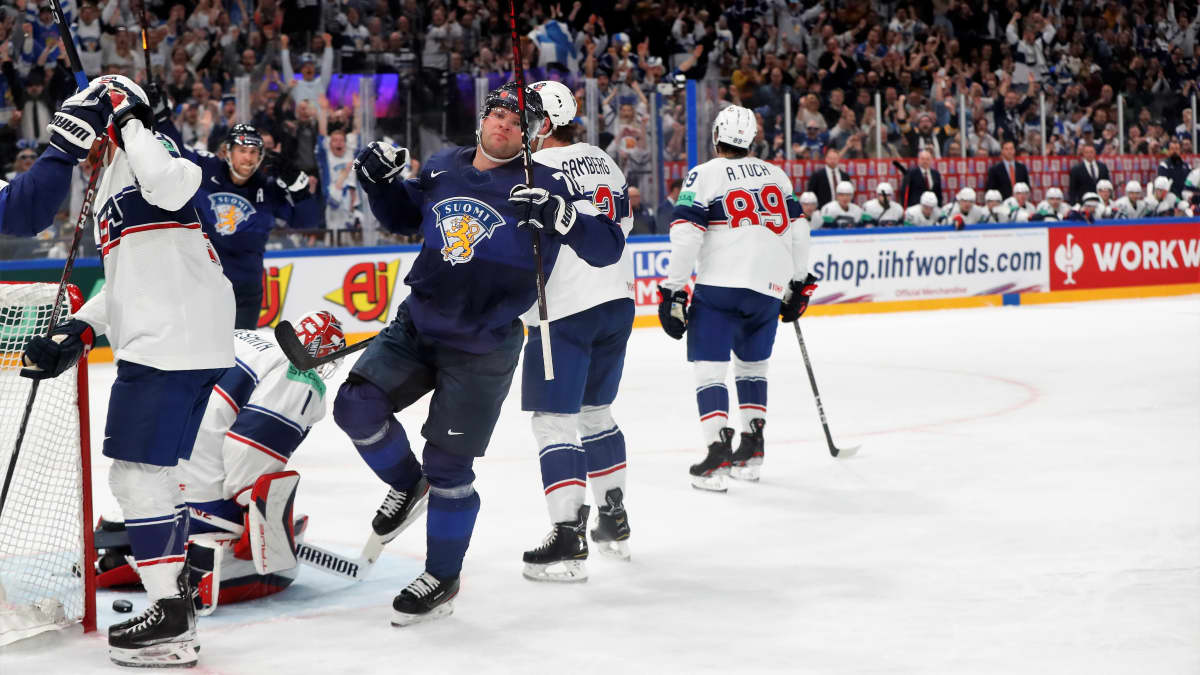 Teemu Hartikainen tuulettaa avausmaalia Yhdysvaltoja vastaan.