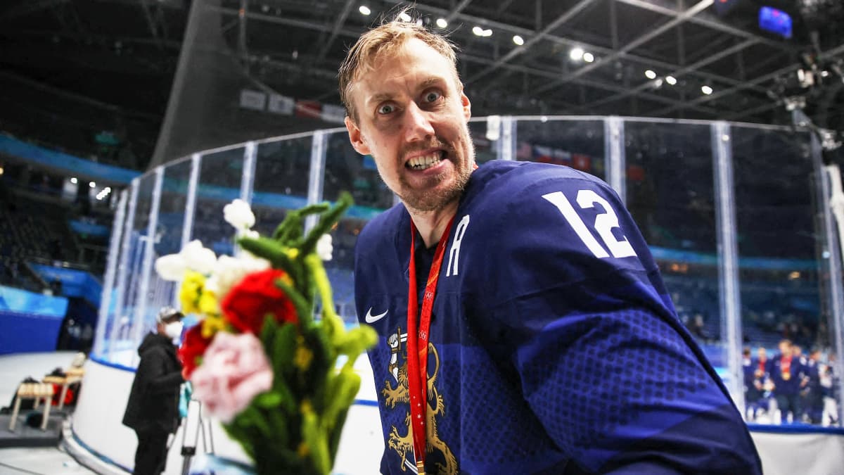 Marko Anttila irvistää kameralle olympiafinaalin jälkeen.
