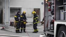 Pelastaja opiskeloija Kuopion Pelastusopiston harjoitusalueella.