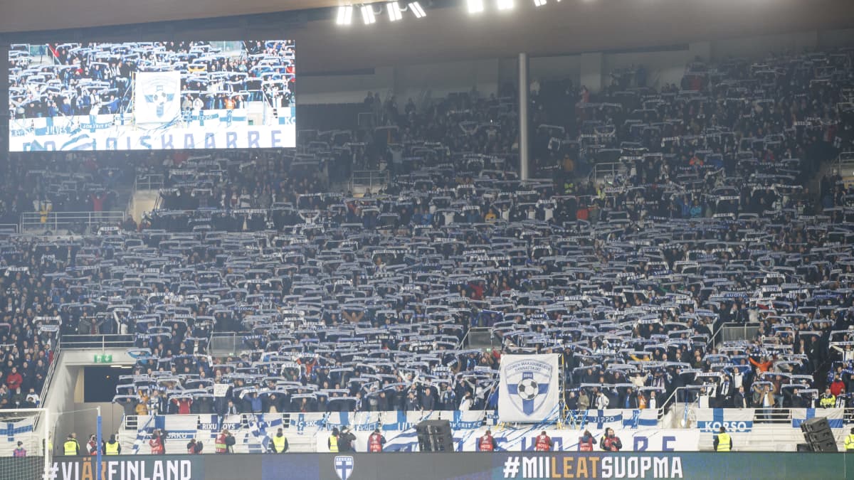 Suomen maajoukkueen kannattajaryhmä Pohjoiskaarre kuten koko Olympiastadion pitivät mainiota mekkalaa läpi ottelun, vaikka Ranska oli Suomea parempi MM-karsintaottelussa 16.11.2021.
