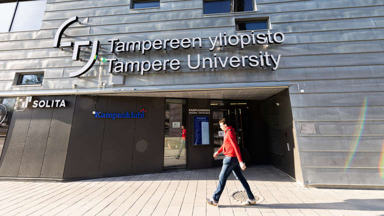 Tampereen Yliopisto Karsii Kielitarjontaa Japanin Opettaja Olo On 