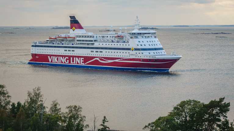 Autolautta Viking Gabriella merellä.