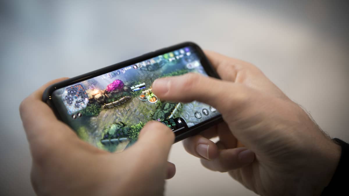Kristian Segerstråle pelaa kännykällä, Vainglory