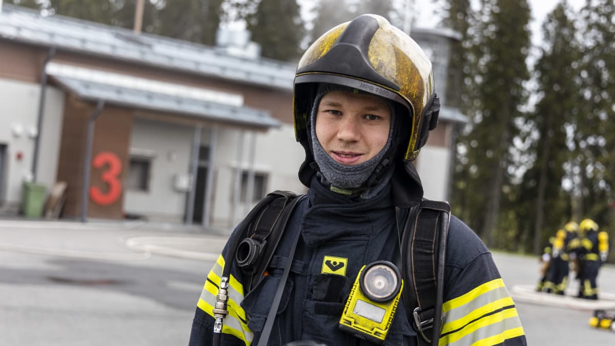 Vantaalainen pelastaja opiskelija Sami Komulainen Kuopion harjoitusalueella.