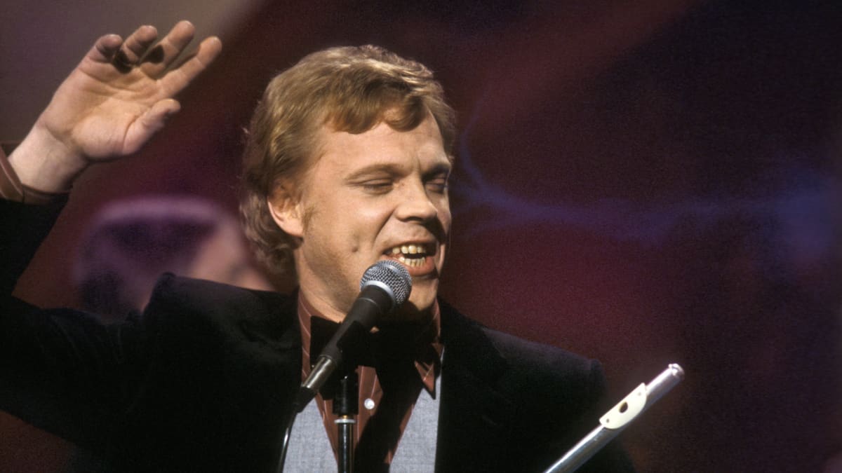 Vesa-Matti Loiri laulaa Euroviisukarsinnoissa 1980