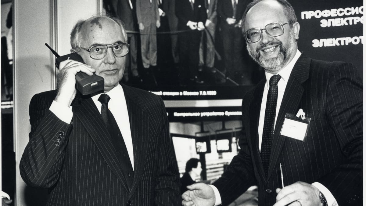 Neuvostoliiton Mihail Gorbatshov ja Nokian Stefan Widomski Kalastajatorpalla 26.10.1989.
