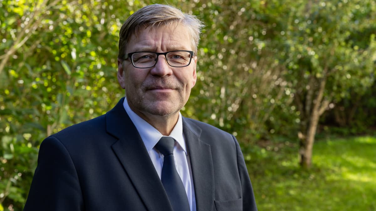 Henkilökuvassa Taito Vainio, hätäkeskuslaitoksen ylijohtaja.