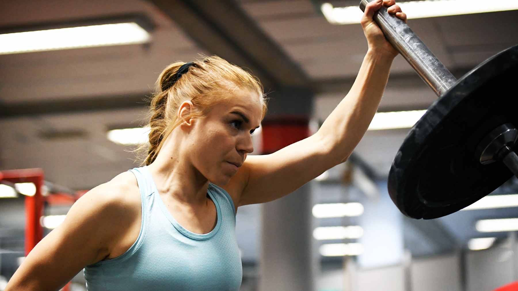 Jasmi Joensuu på gymmet.