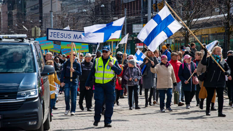Jeesus-marssi Mannerheimintiellä Helsingissä.