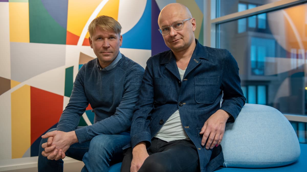 Elokuva- ja teatteriohjaaja Mika Ronkainen ja näyttelijä Matti Ristinen.