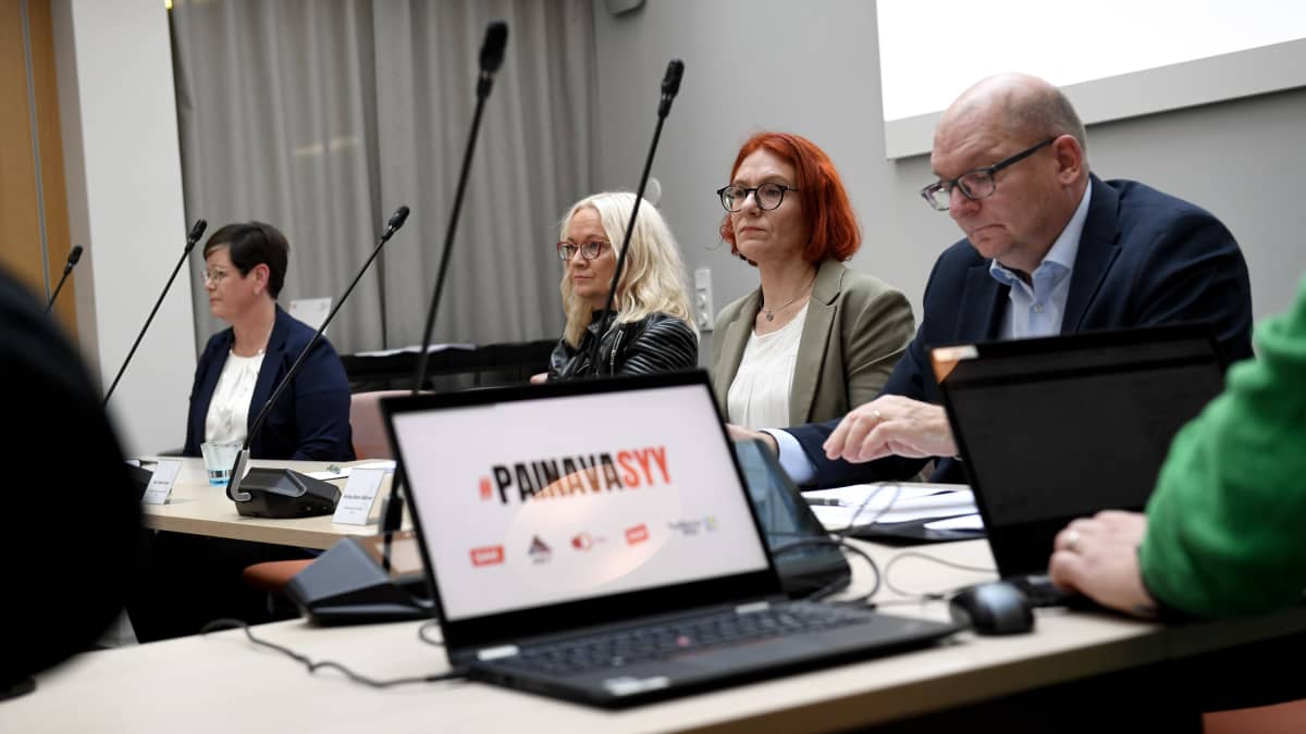 SAK ja sen jäsenliitot pitivät tiedotustilaisuuden Helsingissä 21. syyskuuta 2023 siitä, miten ne aikovat vastata hallituksen suunnittelemiin leikkauksiin.