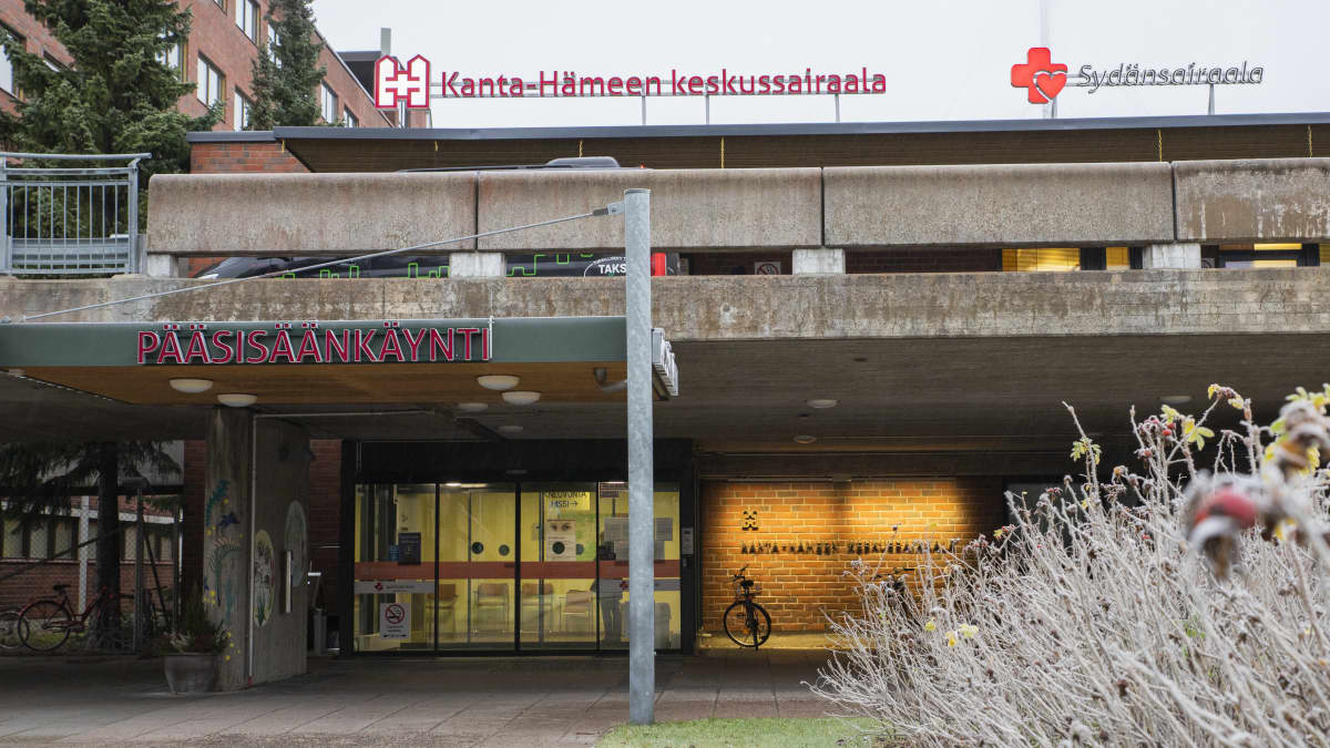 Kanta-Hämeen keskussairaalan pääsisäänkäynti.