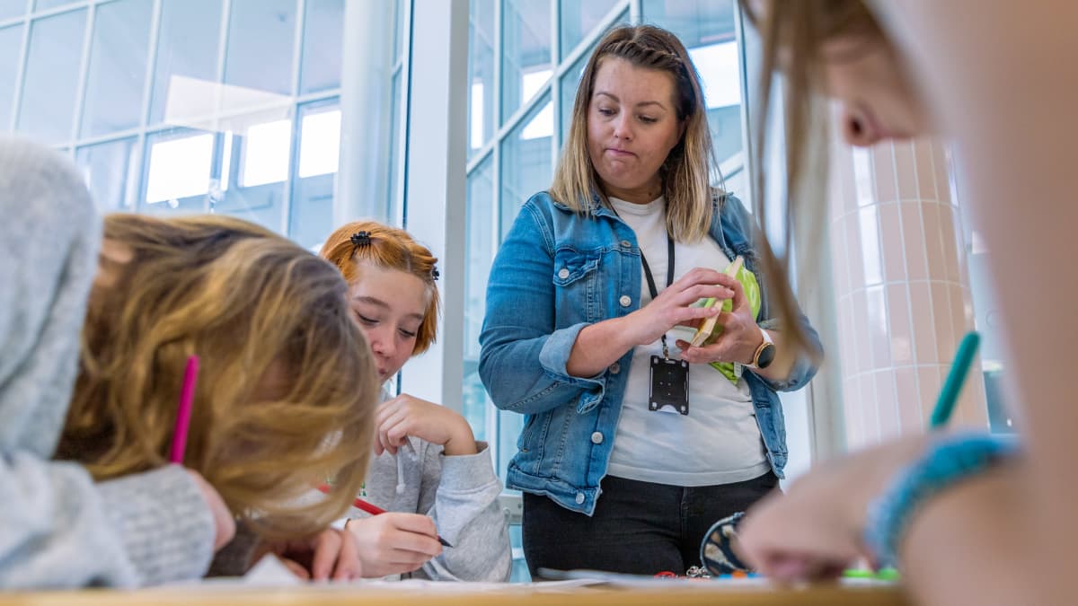 1 000 Oppilaan J ttikouluun Palkattiin Aikuisia Joilla On Aikaa 