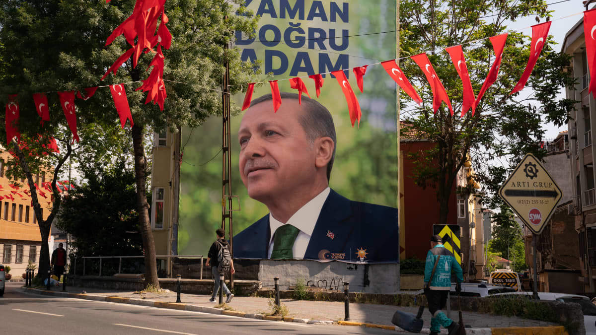 President Erdoganin vaalijuliste Istanbulissa.
