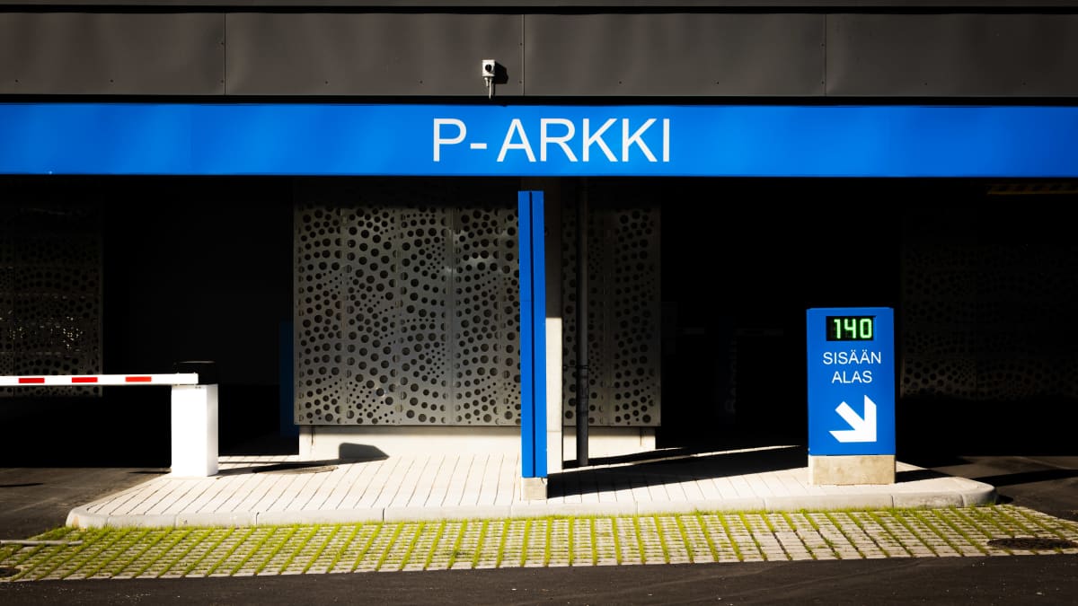 Uusi pysäköintihalli P-Arkki Jyväskylän Kankaalla.