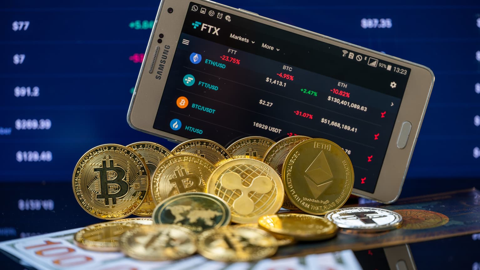 Kryptomarknaden skakas av den största skandalen någonsin – kryptobörsen FTX  har kraschat och åtminstone en miljard har gått upp i rök | Utrikes |  Svenska Yle