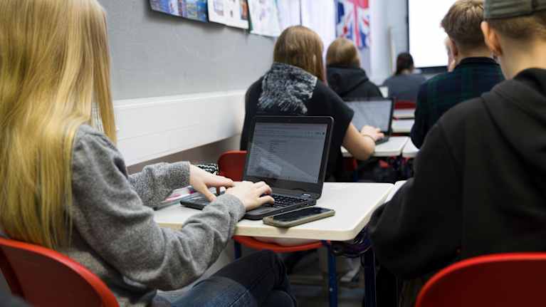 Anonymous students in an English lesson at Espoonlahti school.