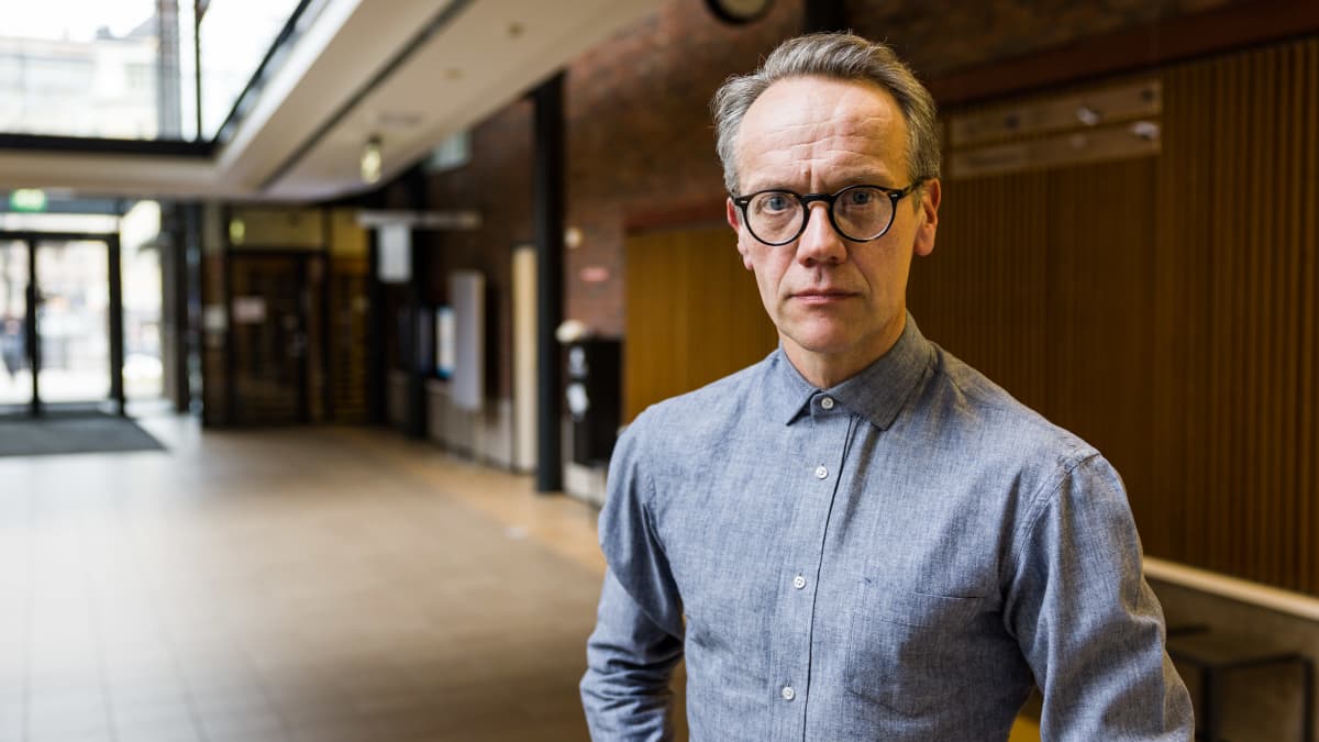 Henkilökuvassa Hannu Vartiainen, Helsingin yliopiston mikrotaloustieteen professori.