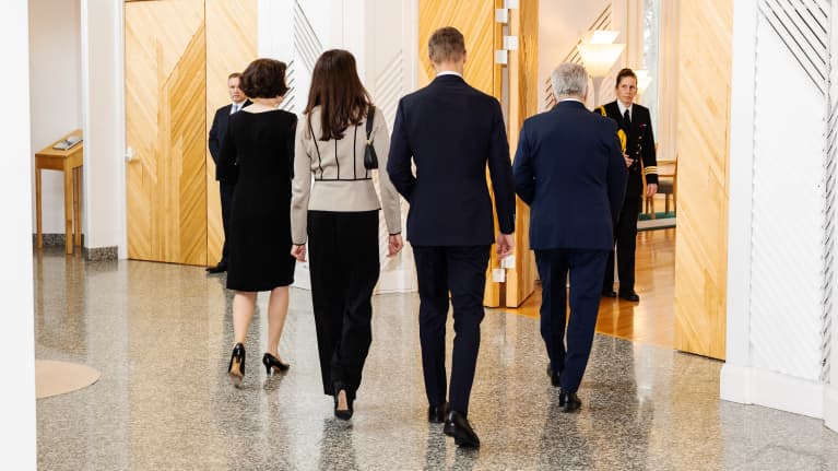 Tuleva tasavallan presidenti Alexander Stubb ja hänen puolisonsa Suzanne Innes-Stubb vierailivat Mäntyniemessä lounaalla.