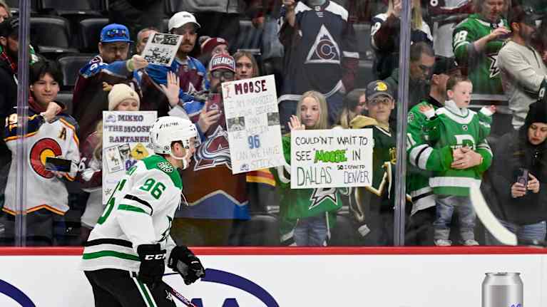 Mikko Rantanen kohtasi Dallasin paidassa ensi kertaa entisen seuransa Coloradon Denverissä 16.3.2025.
