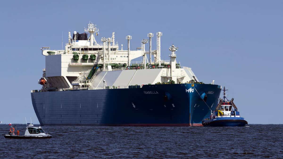 LNG-säiliöalus merellä.