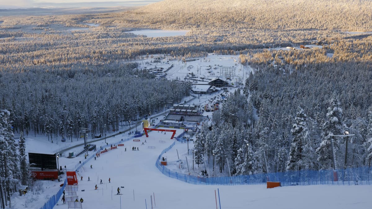 Yleiskuva Levin maailmancupin rinteestä marraskuun 2023 alppihiihdon maailmancupissa.
