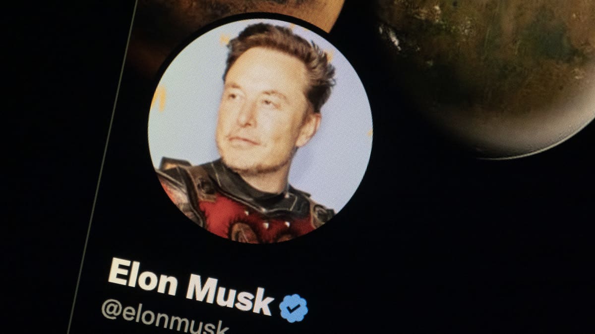 Elon Musk Twitter-kuvassa.