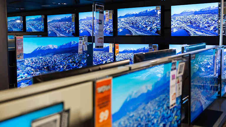 Téléviseurs dans un magasin.