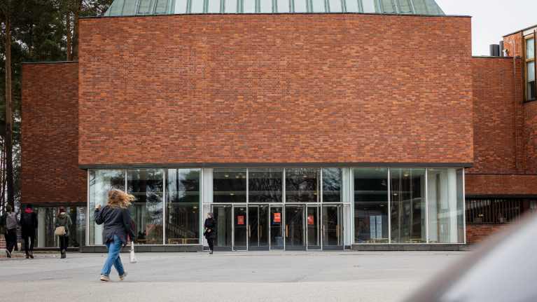  Jyväskylän Yliopiston päärakennus.