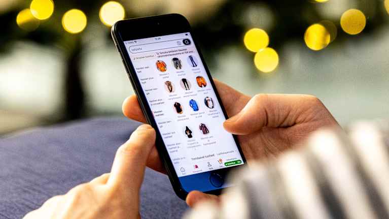 Shein and Temu products can be ordered using the app. The app also constantly suggests different products. Photo: Henrietta Hassinen / Yle