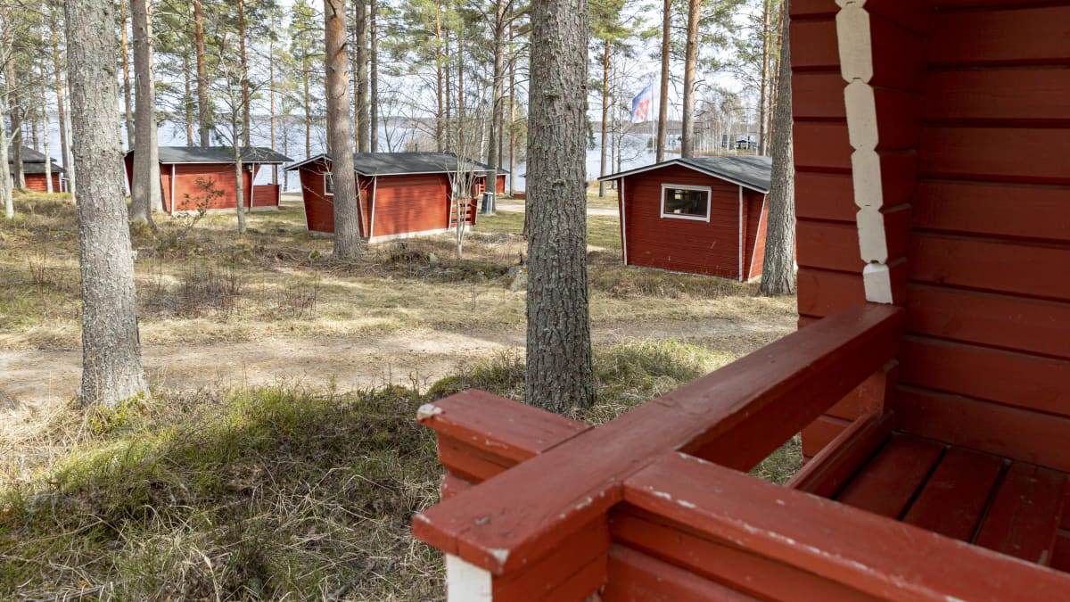 Mökkejä Kyyjärven leirintäalueella